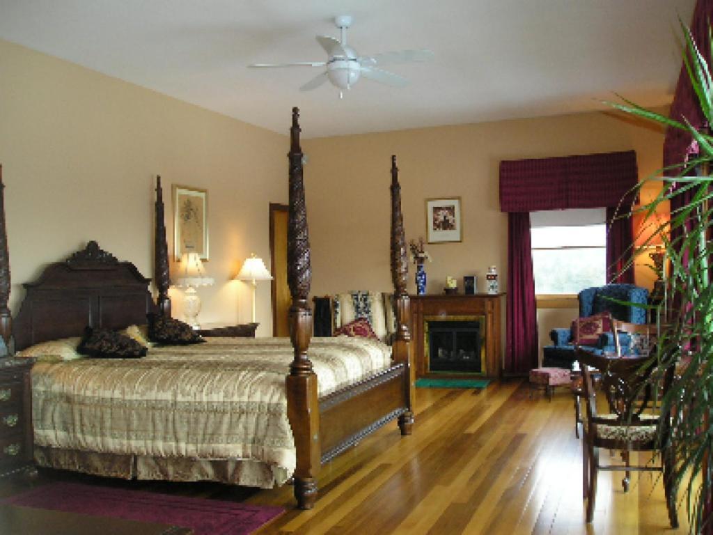 Coppertoppe Inn & Retreat Center Hebron Room photo